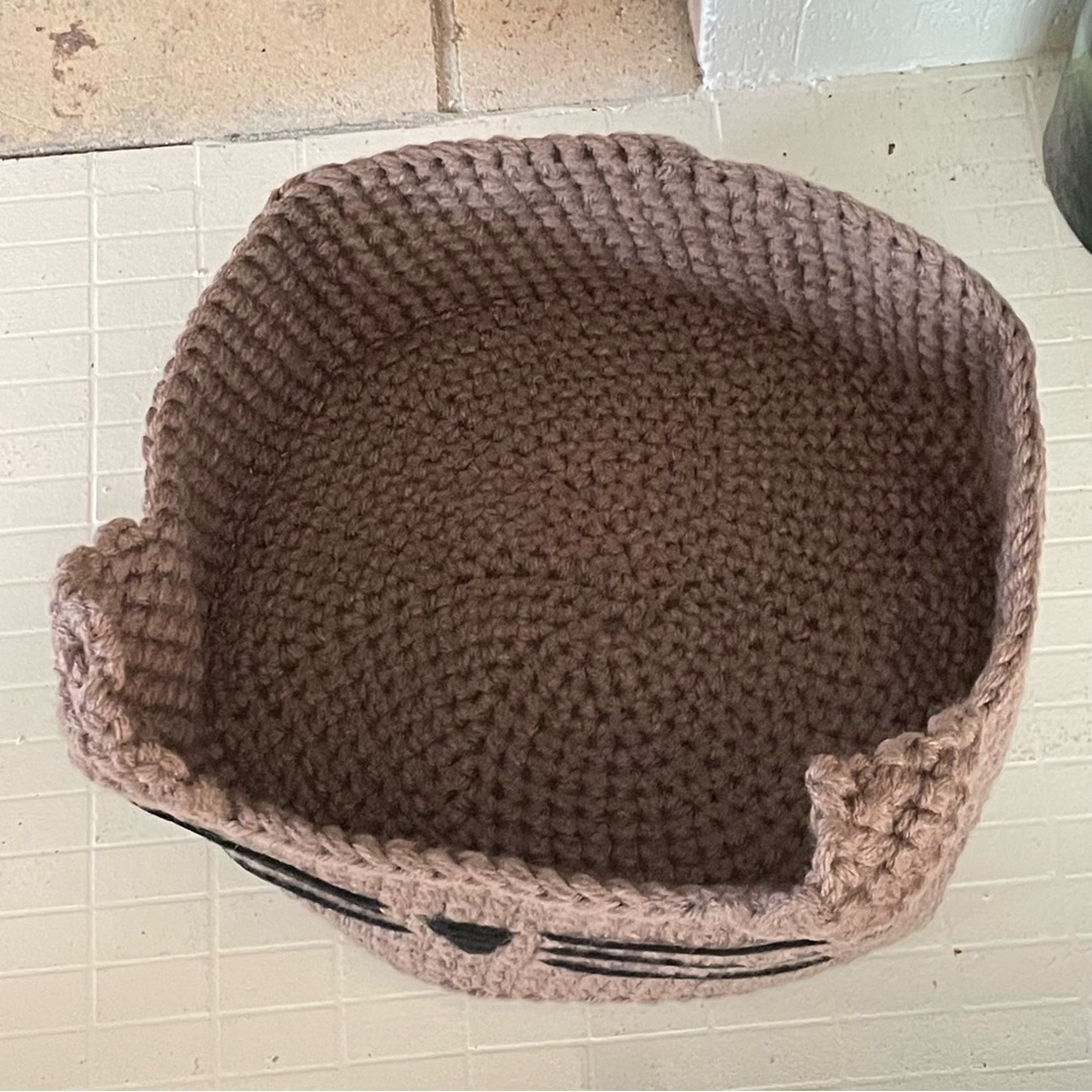 Handmade Small Cat Bed Taupe / Black Nose 10.75β x 4β Crocheted Pet Furbaby Gift - Picture 2 of 6